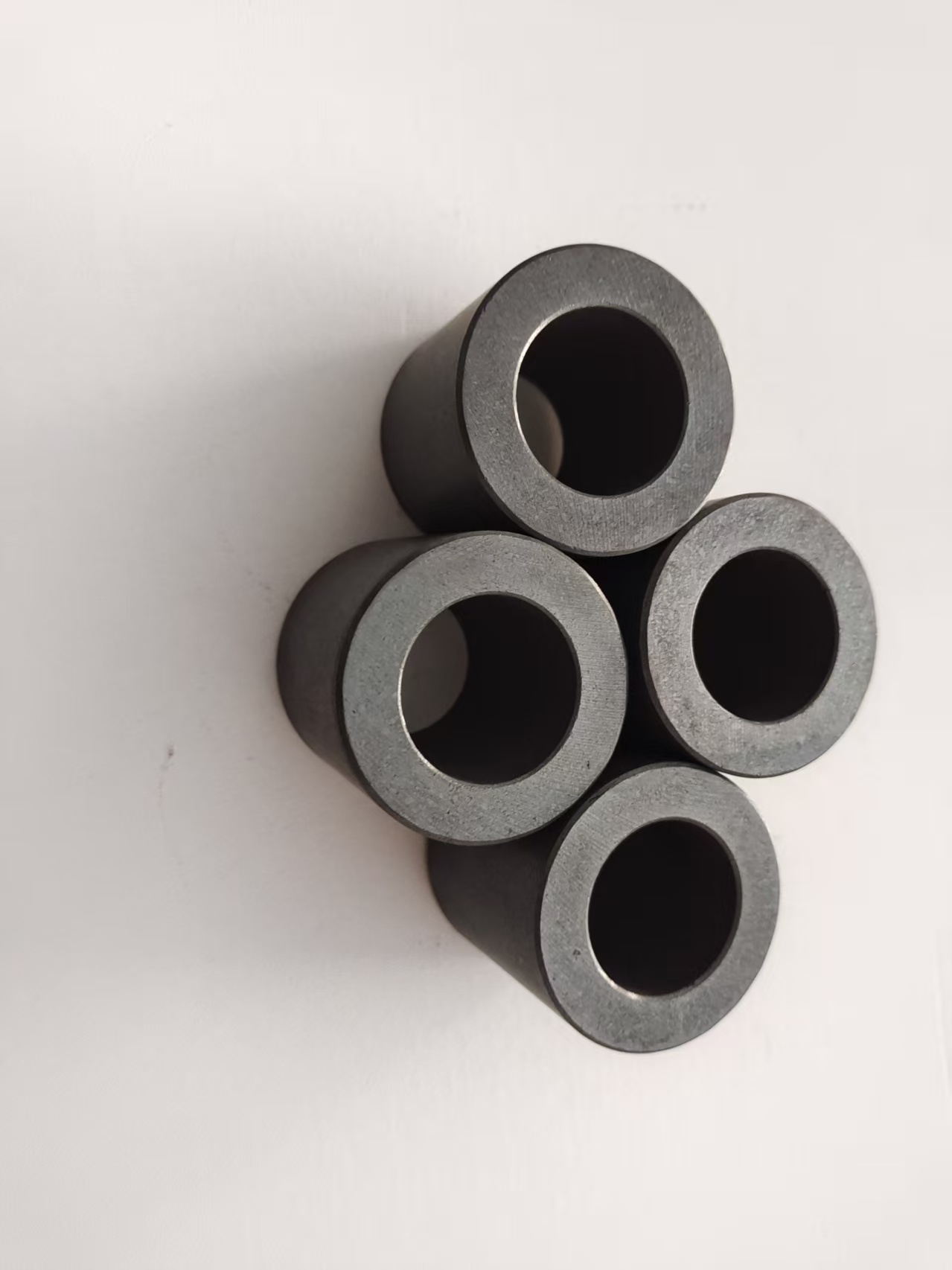 Son şirket blogları hakkında Hoparlör Ses Bobini Manyetik Devre Optimizasyonu: Ferrit Halka Mıknatıslarda Akı Dağılımı Düzgünlüğü İçin Tasarım Rehberi